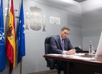 Pedro Sánchez se muestra optimista y cree que en los búnkeres subterráneos en los que viviremos de aquí a unas semanas no será necesario llevar mascarilla