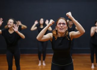 Repiten seis veces un simulacro de incendio en una escuela de teatro porque los actores sobreactuaban
