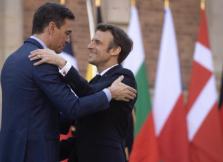 Sánchez ha aprovechado su viaje en tren a Kiev para parar en París y tocar a Macron