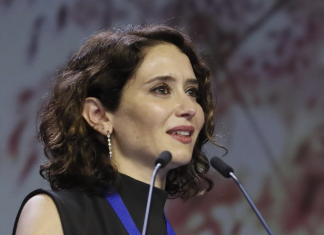 Ayuso lamenta haber llegado a presidenta por el capricho de unas niñas mimadas que exigieron que la mujer tuviera voz en la política