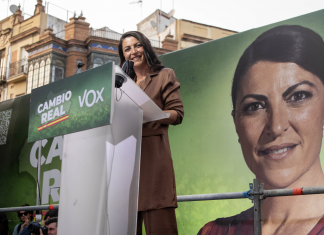 Macarena Olona logra frenar a Vox en Andalucía