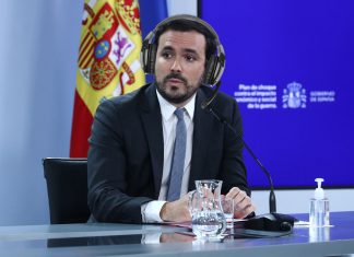 Tras seis horas infernales, Alberto Garzón se da cuenta de que ha sido un error obligar a las centralitas a derivarle a él todas las llamadas de atención al cliente