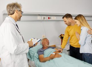 Un señor alarga sus últimas palabras para que la Muerte se canse de esperar y se marche