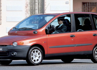El Gobierno rebajará un 10% más la gasolina de los conductores del Fiat Multipla porque «bastante tienen con lo que tienen»