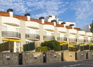 Cinco chalés madrileños a cuatrimilésima septuagentésima quincuagésima línea de playa