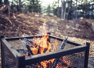 El chef José Andrés monta una barbacoa solidaria en medio de un incendio forestal