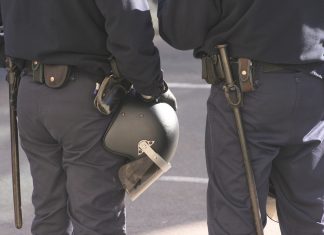 Dos agentes de la Policía, incapaces de detener a dos violadores porque son ellos mismos