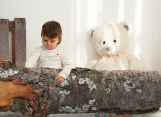 Los nuevos juguetes Montessori ya son directamente troncos de tres metros y palés de madera