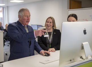 El Príncipe Carlos empieza a estudiar a última hora todo lo que necesita saber para ser Rey de Inglaterra