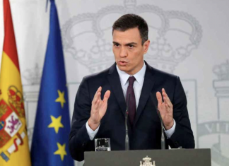 Totalmente confundido, Pedro Sánchez se reúne con los transportistas españoles para desatascar la Ley Trans