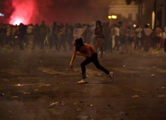 Los hooligans que causan altercados por el Mundial, muy lejos de matar a 15.000 obreros como hizo la organización del Mundial