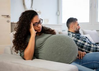 Esta mujer ha preferido alargar la gestación de su hijo durante 16 años, para que naciera con edad de trabajar