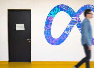 Los empleados de Meta llevaban meses haciendo creer a Zuckerberg que una habitación que pintaron de azul era el «metaverso»
