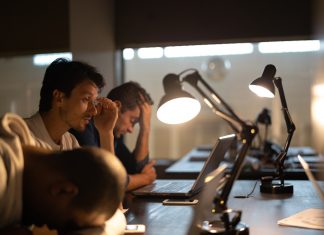Amnistía Internacional denuncia que cada vez más jóvenes se ven obligados a televivir para ahorrarse una vivienda