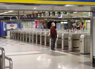 El Gobierno asegura que la mascarilla en el transporte público seguirá siendo obligatoria para los cuatro gilipollas que aún se la ponen