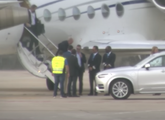 Juan Carlos I, ingresado de urgencia tras recibir un disparo en el pie y ser atacado con un pincho moruno