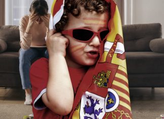 URGENTE: La huelga de profesores en Catalunya deja a miles de niños sin adoctrinar durante unas horas y ya llevan la bandera de España pintada en la cara