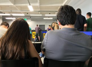 Los autónomos tendrán que ir una vez al mes a la oficina de empleo para que un funcionario les abofetee la cara