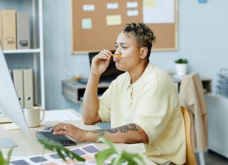 Los españoles, ahora sí, preocupados ante la posibilidad de ser sustituidos por las máquinas con la primera Inteligencia Artificial capaz de tocarse los huevos
