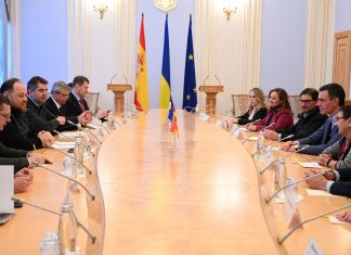 El Gobierno no solo subirá la cuota de los autónomos sino que, tras un acuerdo con Zelenski, los enviará a combatir a Ucrania