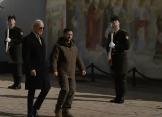 Biden lamenta no haberle podido entregar los tanques a Zelenski porque se los requisaron en el aeropuerto