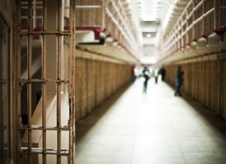 Debido a la huelga de los letrados de justicia, decenas de violadores siguen en la cárcel