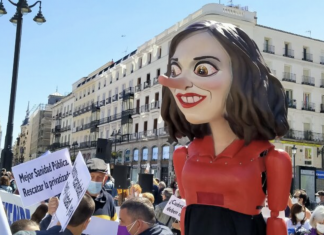 El monigote de Ayuso con nariz de Pinocho ya supera a Ayuso en las encuestas