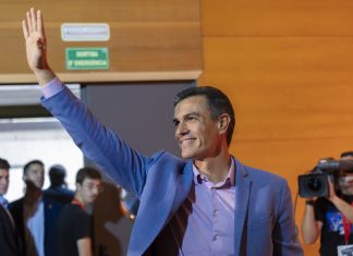 Pedro Sánchez gana en Melilla con mayoría absoluta