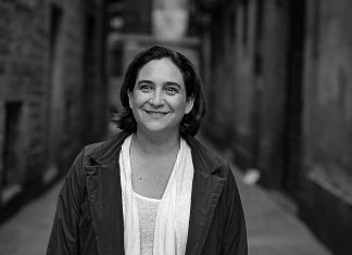 Ada Colau: “Me habéis pillado, quiero destruir Barcelona y el agua de la ciudad sabe mal porque me la paso toda por el chocho, ¿qué pasa?”