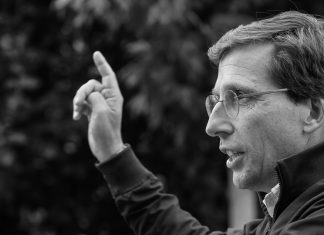 José Luis Martínez-Almeida: “Lo mejor de ser alcalde es poder dar balonazos a niños en toda la cara y que nadie te diga nada”