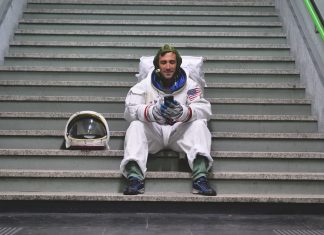 «Por ahí con esos», le dice un astronauta a su madre, que le preguntó por su ubicación exacta