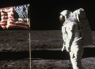 La NASA reconoce que no ha ido a Marte porque todavía no se le ha ocurrido una frase que mejore la de Armstrong en la Luna