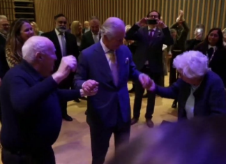Carlos III también es coronado Rey en Estados Unidos tras ganar el baile de la fiesta de fin de curso del instituto