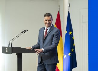 Pedro Sánchez ganaría las elecciones con el 100% de los votos, según una encuesta hecha por Pedro Sánchez entre el personal de La Moncloa