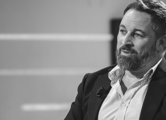 Santiago Abascal: «Presentamos una oferta imbatible que aglutina fascismo, criptomonedas, toros, machismo y negacionismo en un único voto, ¿qué otro partido ofrece tanto por tan poco?»