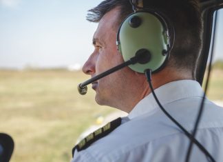 El aeropuerto de Barajas denuncia a unos vecinos que molestan a los pilotos poniendo la música muy alta