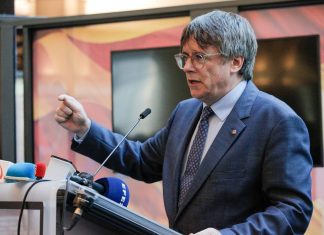Puigdemont exige alargar la independencia de Catalunya de los 8 a los 12 segundos para negociar la investidura de Sánchez