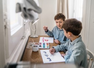 Los niños españoles se ofrecen a compartir sus apuntes de educación sexual con los futbolistas