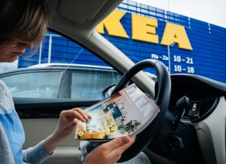 La apertura de un nuevo Ikea obliga a los dueños a ir a un viejo Ikea a comprar muebles