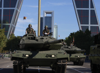 Defensa tuvo que pedirle a Zelenski que devolviera algunos tanques para el desfile de la Hispanidad