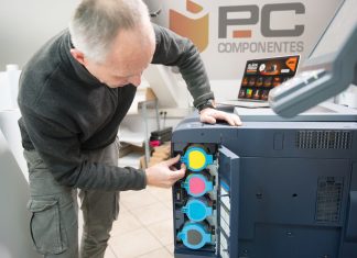 PcComponentes admite que su campaña Orange Is The New Black se debe a que se quedó sin tinta negra en la impresora