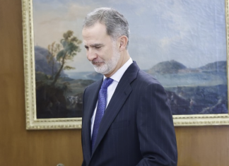 Felipe VI pregunta si ya se puede ir de vacaciones