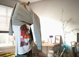 Cada día más españoles alargan unos minutos el momento en el que se les queda la cabeza atrapada en el jersey al vestirse