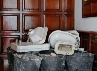 Provocarse el estreñimiento para no ir al baño y otros consejos para tener una habitación más en tu vivienda