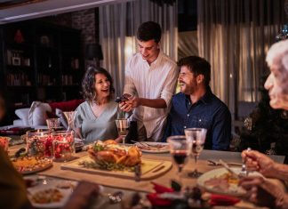 La “d” del imperativo, gran ausente un año más en las felicitaciones navideñas de las familias españolas