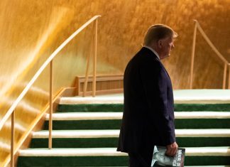 Alertan de que Donald Trump está siguiendo los consejos de “Manual de Resistencia” de Pedro Sánchez para volver al poder cuando parecía que estaba acabado