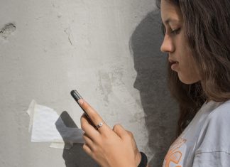 La Unión Europea investiga formalmente a una chica de 13 años por difundir desinformación al decir que su amiga Esther se había enrollado con Fran cuando en realidad se enrolló con Juanlu