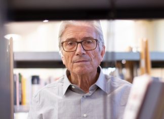 Un anciano con sed de venganza decide sacarse Medicina para acabar ejerciendo y prohibirle la sal al médico que se la prohibió a él