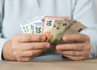 Diez cosas que la propietaria del piso del Barrio Gótico de Barcelona podría haberse comprado con los 88 euros que le debe Blanca