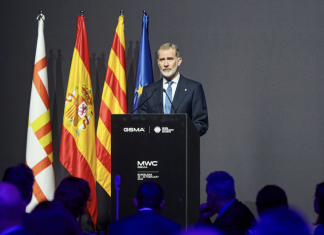 El Rey inaugura el Mobile World Congress destacando la importancia de mirar al futuro y no quedarse anclados en instituciones medievales que justifican sus privilegios en falsos mitos y leyendas